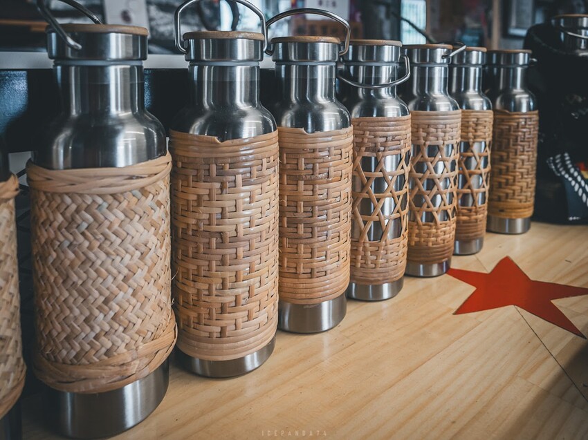 整個社區就像是戶外木雕藝術展