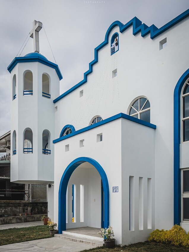 整個社區就像是戶外木雕藝術展