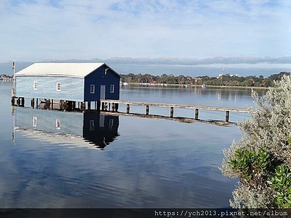 國王公園下方、天鵝河邊的藍色小屋／藍色船屋