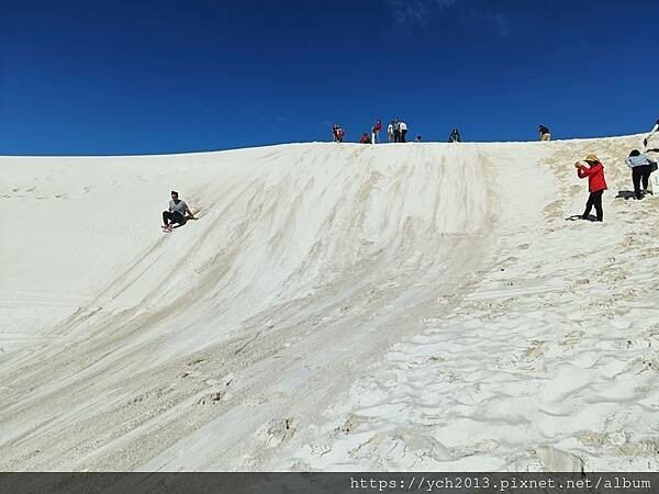 西澳旅遊／蘭斯林滑沙／大膽挑戰潔白細沙上快速下滑