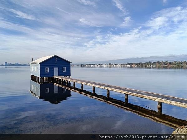 國王公園下方、天鵝河邊的藍色小屋／藍色船屋
