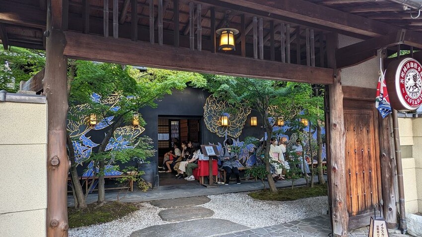 日本Snow Peak雪諾必克咖啡廳、人氣烤糰子eX cafe、湯葉霜淇淋--京都嵐山車站10家不吃不可美食