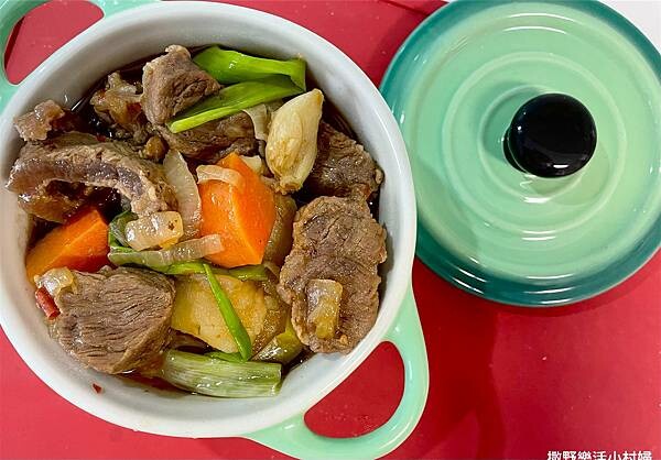 ★台式啤酒燉牛肉★ 超簡單的暖胃電鍋料理｜搞定挑嘴老公和不吃