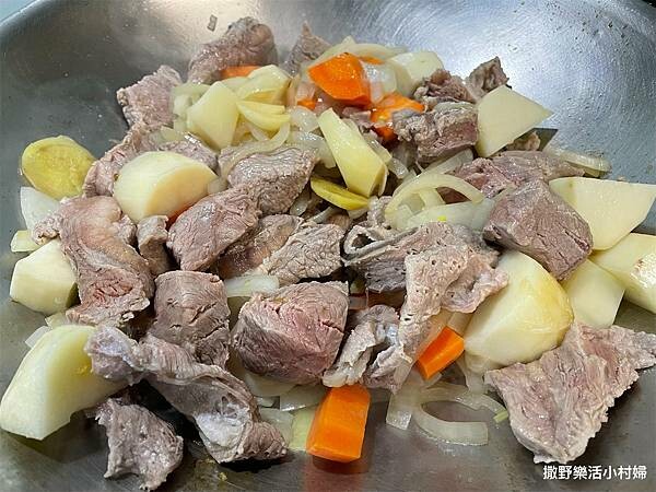 ★台式啤酒燉牛肉★ 超簡單的暖胃電鍋料理｜搞定挑嘴老公和不吃