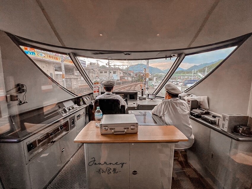 【日本.東京】搭復古火車《富士山河口湖觀光列車「富士山景觀特 【日本.東京】搭復古火車《富士山河口湖觀光列車「富士山景觀特