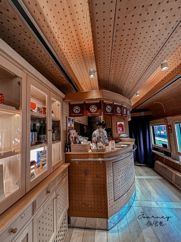 【日本.東京】搭復古火車《富士山河口湖觀光列車「富士山景觀特 【日本.東京】搭復古火車《富士山河口湖觀光列車「富士山景觀特