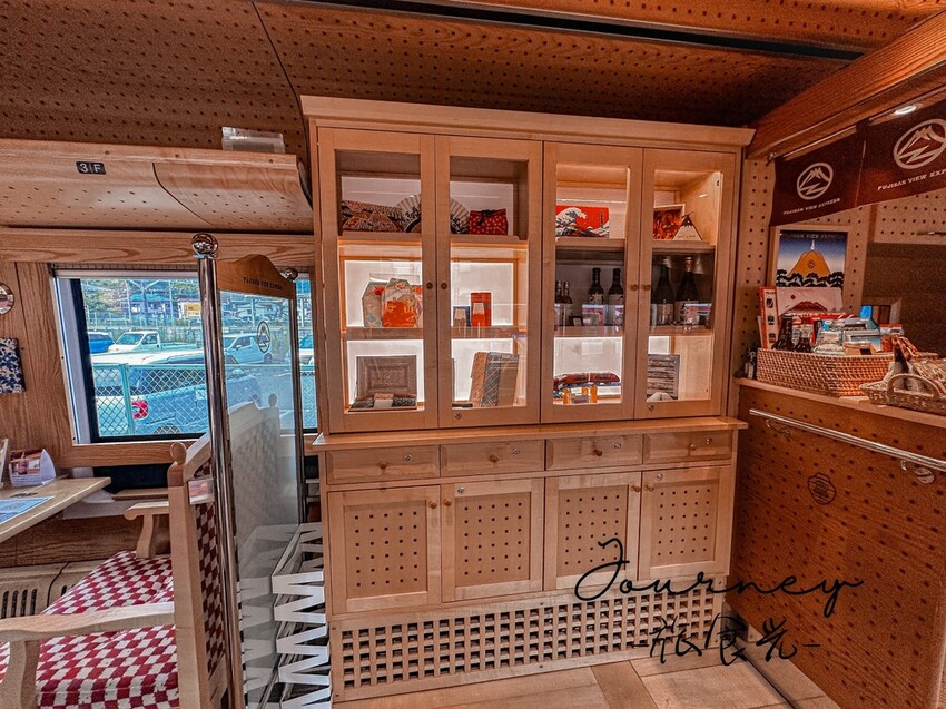 【日本.東京】搭復古火車《富士山河口湖觀光列車「富士山景觀特 【日本.東京】搭復古火車《富士山河口湖觀光列車「富士山景觀特