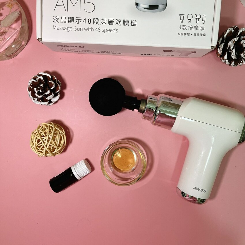 筋膜槍怎麼選? 小資女上班族最愛筋膜槍推薦—RASTO AM5 液晶顯示48段深層筋膜槍。筋膜槍怎麼用最有效?還有