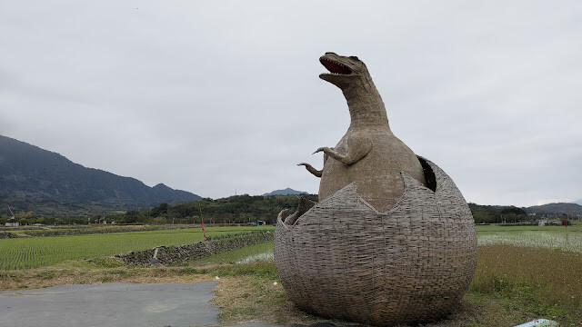 富里花海景觀區 - 破蛋而出恐龍 富里花海景觀區 - 破蛋而出恐龍
