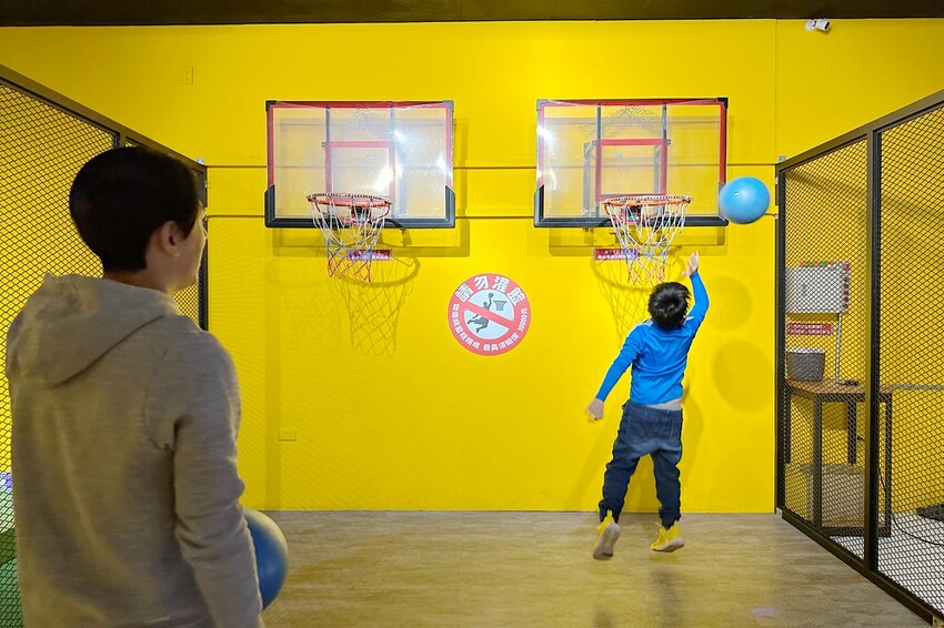 宜蘭縣蘇澳鎮宜蘭縣蘇澳｜♥歪歪球 Wild Wild Ball♥宜蘭最新室內親子景點.四大關卡八種創意球類玩法顛覆你對球類的刻板印