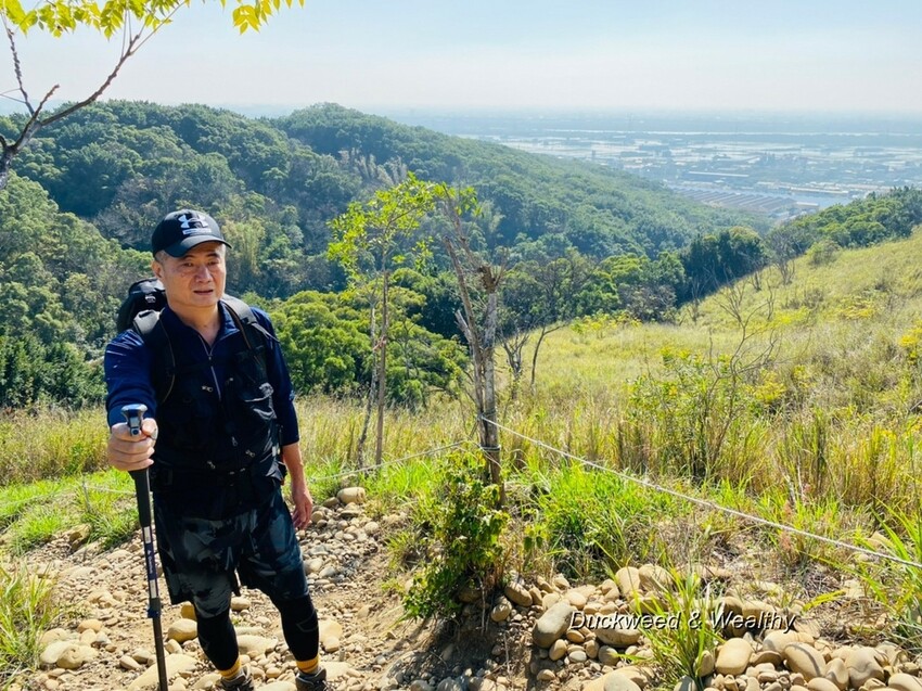 台中市大肚區【台中景點】大肚山萬里長城登山步道|林蔭舒適坡度好走|親子共遊友善步道推薦|