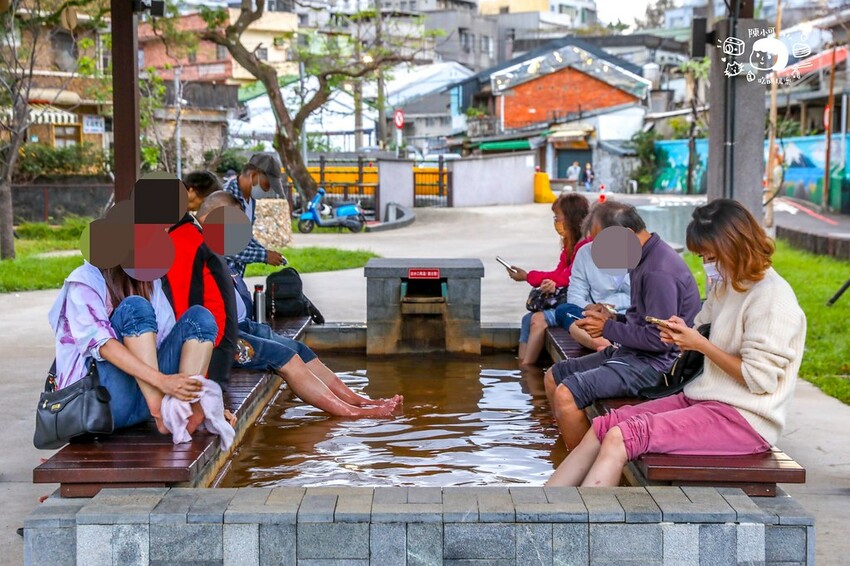 新北市金山區真的免費不用錢，超大公園免費泡腳熱呼呼！旁邊還有停車場超方便