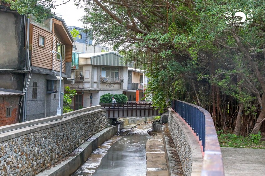 新北市金山區真的免費不用錢，超大公園免費泡腳熱呼呼！旁邊還有停車場超方便