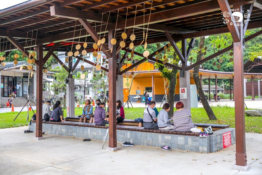 新北市金山區真的免費不用錢，超大公園免費泡腳熱呼呼！旁邊還有停車場超方便