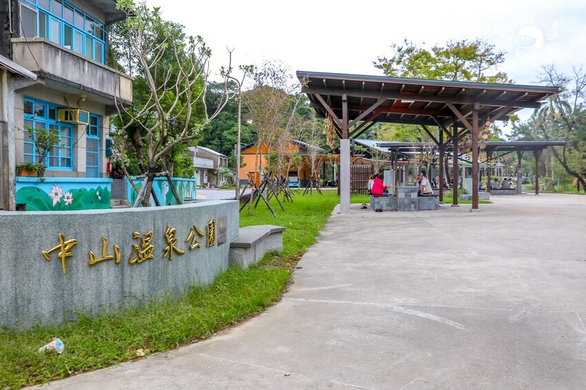 新北市金山區真的免費不用錢，超大公園免費泡腳熱呼呼！旁邊還有停車場超方便