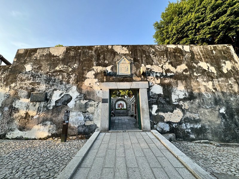 澳門澳門旅遊｜散步看景，享受澳門的異國風情；大砲台、大砲台迴廊、澳門博物館、瘋堂斜巷、望德聖母堂、聖味基