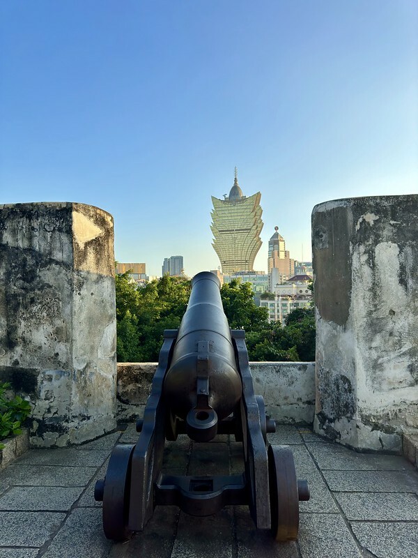 澳門澳門旅遊｜散步看景，享受澳門的異國風情；大砲台、大砲台迴廊、澳門博物館、瘋堂斜巷、望德聖母堂、聖味基