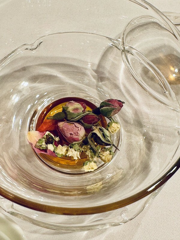 澳門澳門米其林二星|永利軒Wing Lei餐桌上的節氣美味與相互輝映的功夫茶,味蕾滿足又舒服。(澳門美食/澳門旅