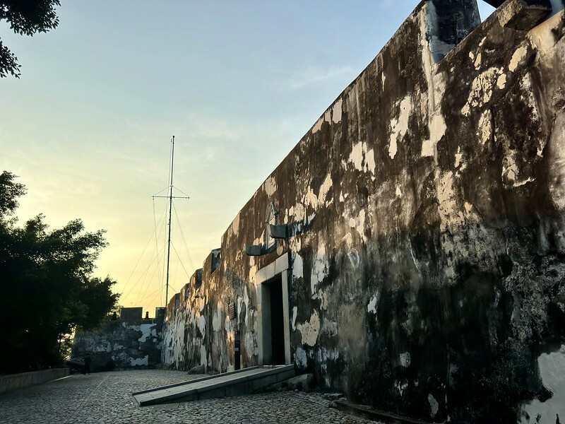 澳門澳門旅遊｜散步看景，享受澳門的異國風情；大砲台、大砲台迴廊、澳門博物館、瘋堂斜巷、望德聖母堂、聖味基