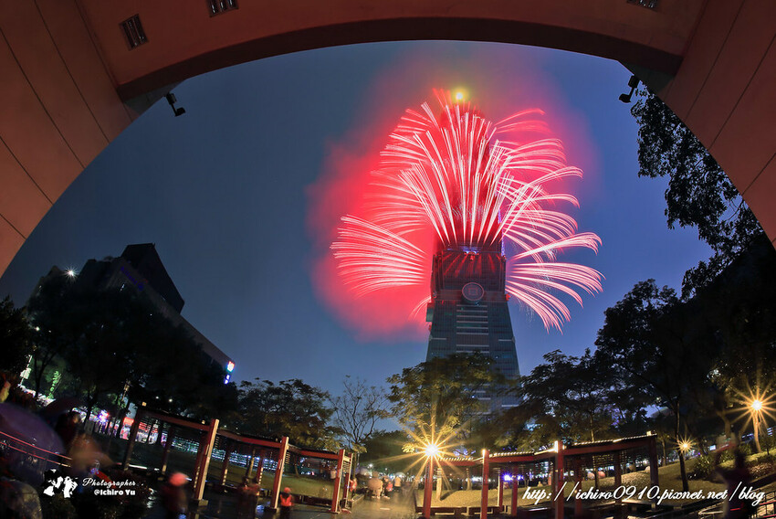 台北市信義區【101跨年煙火】拍攝點‧觀賞地點│四獸山‧象山‧虎山‧南港山‧碧山巖‧烘爐地‧劍潭山‧老地方觀機平台‧信義區‧惠