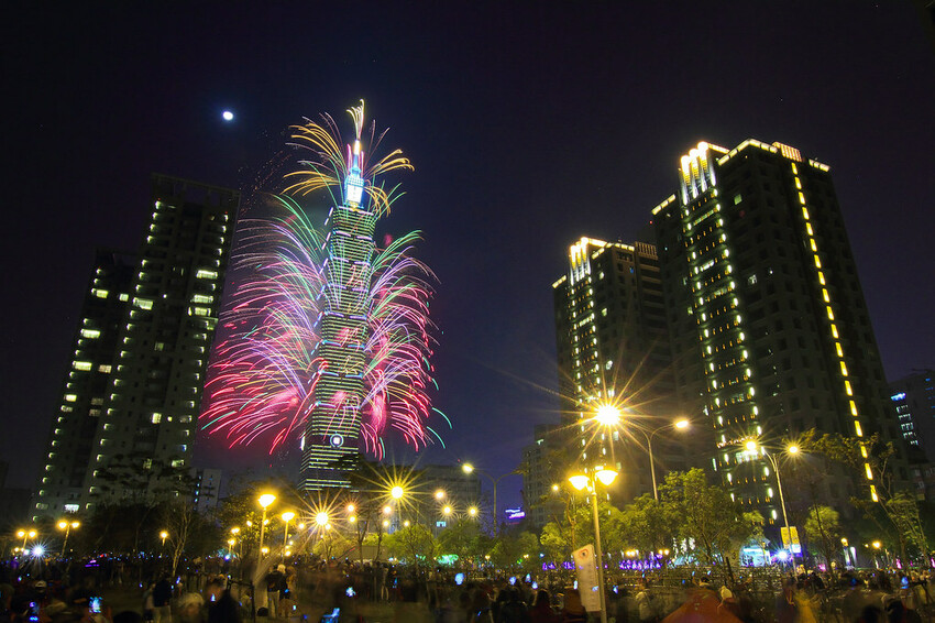 台北市信義區【101跨年煙火】拍攝點‧觀賞地點│四獸山‧象山‧虎山‧南港山‧碧山巖‧烘爐地‧劍潭山‧老地方觀機平台‧信義區‧惠