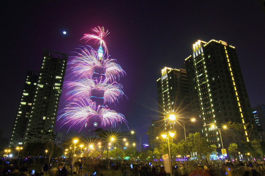 台北市信義區【101跨年煙火】拍攝點‧觀賞地點│四獸山‧象山‧虎山‧南港山‧碧山巖‧烘爐地‧劍潭山‧老地方觀機平台‧信義區‧惠