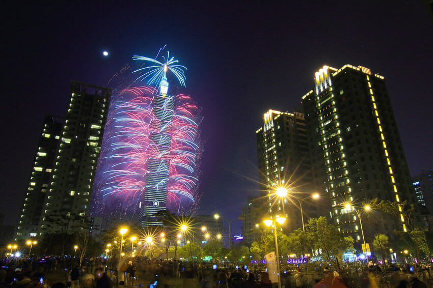 台北市信義區【101跨年煙火】拍攝點‧觀賞地點│四獸山‧象山‧虎山‧南港山‧碧山巖‧烘爐地‧劍潭山‧老地方觀機平台‧信義區‧惠