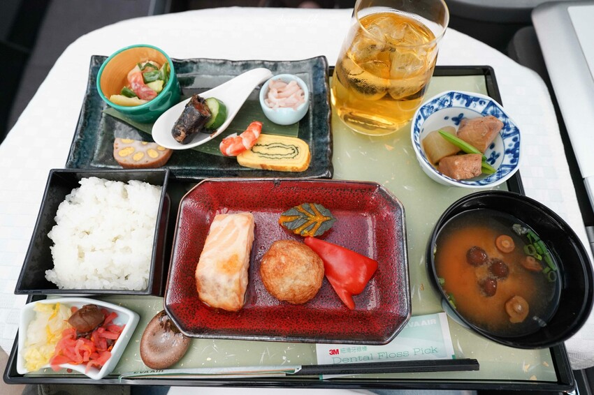 桃園市大園區【長榮航空商務艙】ANA哩程兌換星空聯盟，台北飛往福岡波音787商務艙開箱，日式料理很精緻，