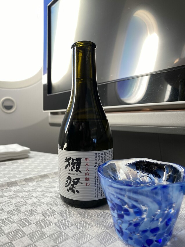 桃園市大園區【長榮航空商務艙】ANA哩程兌換星空聯盟，台北飛往福岡波音787商務艙開箱，日式料理很精緻，