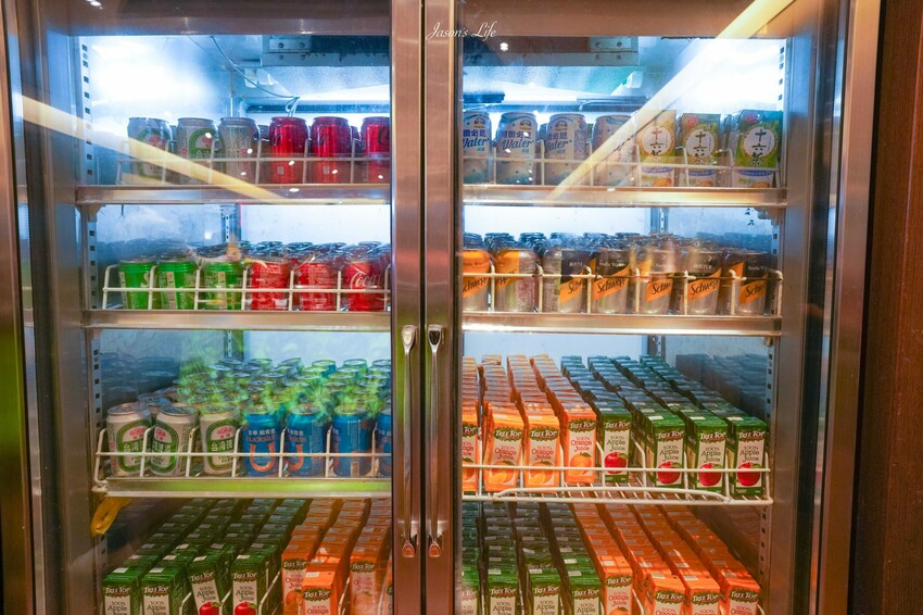 桃園市大園區【長榮航空商務艙】ANA哩程兌換星空聯盟，台北飛往福岡波音787商務艙開箱，日式料理很精緻，