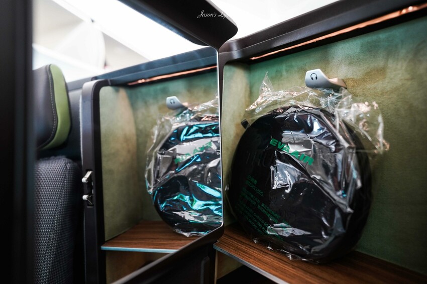 桃園市大園區【長榮航空商務艙】ANA哩程兌換星空聯盟，台北飛往福岡波音787商務艙開箱，日式料理很精緻，