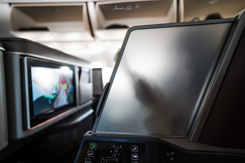 桃園市大園區【長榮航空商務艙】ANA哩程兌換星空聯盟，台北飛往福岡波音787商務艙開箱，日式料理很精緻，