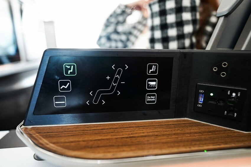 桃園市大園區【長榮航空商務艙】ANA哩程兌換星空聯盟，台北飛往福岡波音787商務艙開箱，日式料理很精緻，