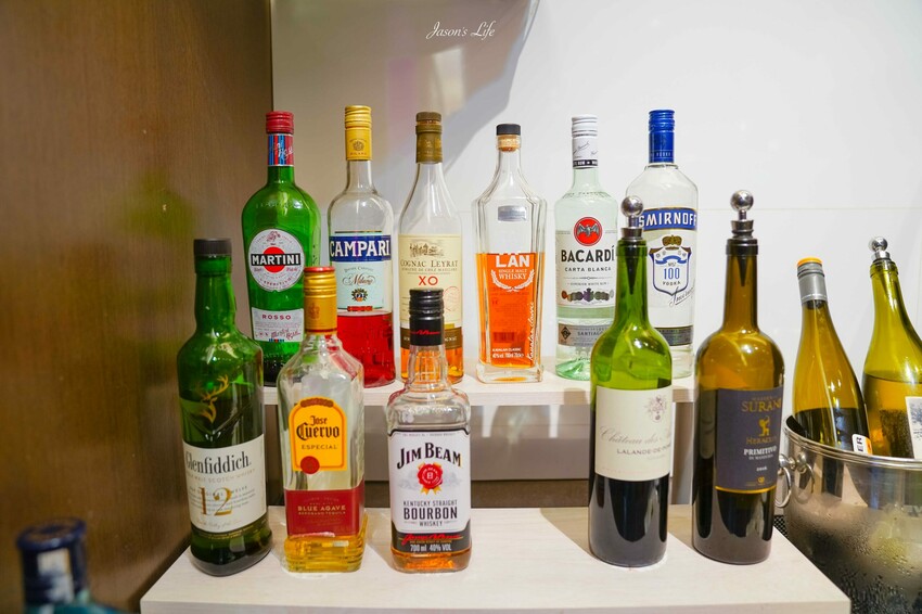 桃園市大園區【長榮航空商務艙】ANA哩程兌換星空聯盟，台北飛往福岡波音787商務艙開箱，日式料理很精緻，