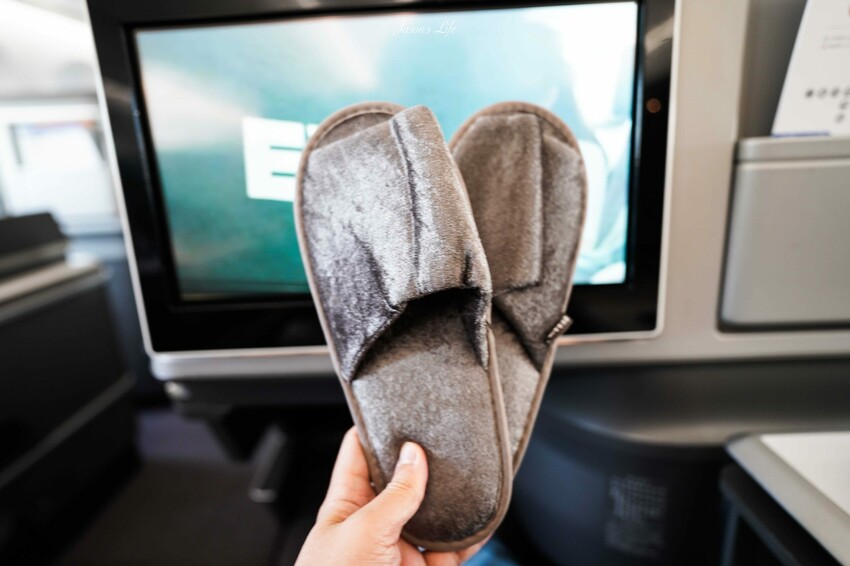 桃園市大園區【長榮航空商務艙】ANA哩程兌換星空聯盟，台北飛往福岡波音787商務艙開箱，日式料理很精緻，