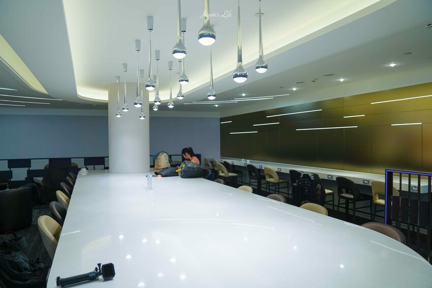 桃園市大園區【長榮航空商務艙】ANA哩程兌換星空聯盟，台北飛往福岡波音787商務艙開箱，日式料理很精緻，