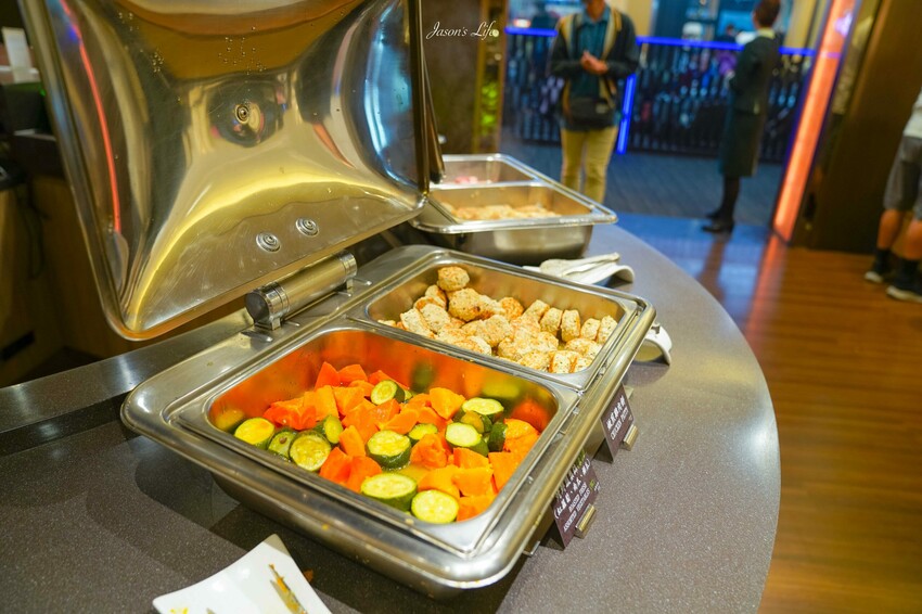 桃園市大園區【長榮航空商務艙】ANA哩程兌換星空聯盟，台北飛往福岡波音787商務艙開箱，日式料理很精緻，