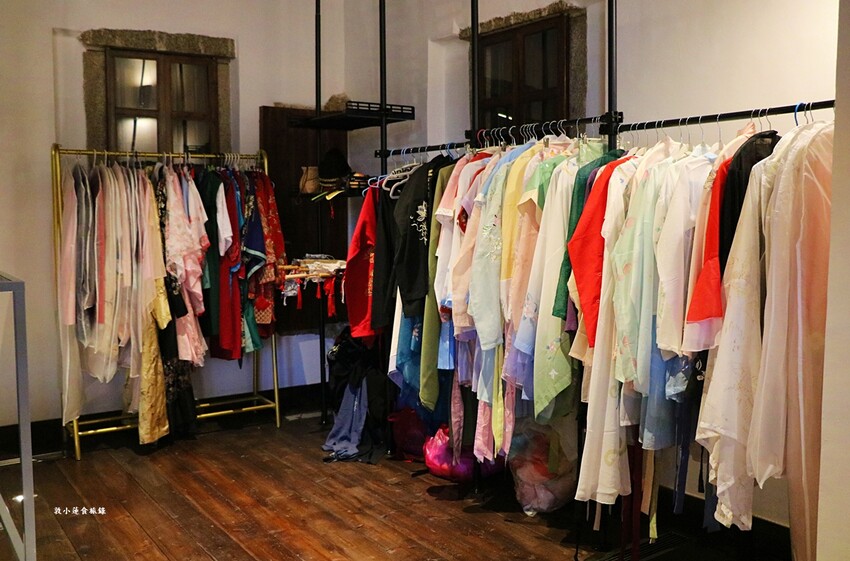 甄young服裝出租‧甄洋樓 旗袍體驗館金門另類旅遊玩法,穿著旗袍穿梭金門大街小巷 - 敦 小 蓮の食旅錄