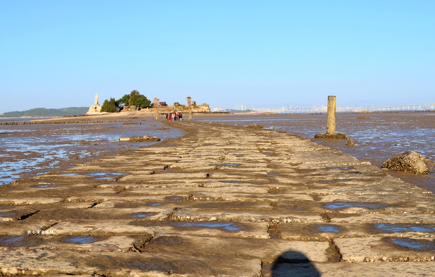 建功嶼‧金門必去的摩西分海，只有退潮時才能進入的戰地島嶼 - 敦 小 蓮の食旅錄