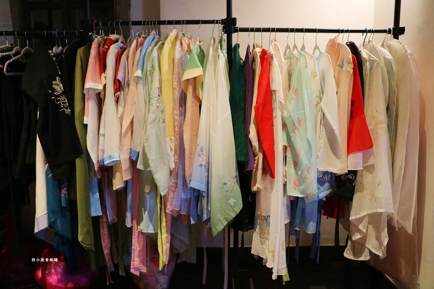 甄young服裝出租‧甄洋樓 旗袍體驗館金門另類旅遊玩法,穿著旗袍穿梭金門大街小巷 - 敦 小 蓮の食旅錄