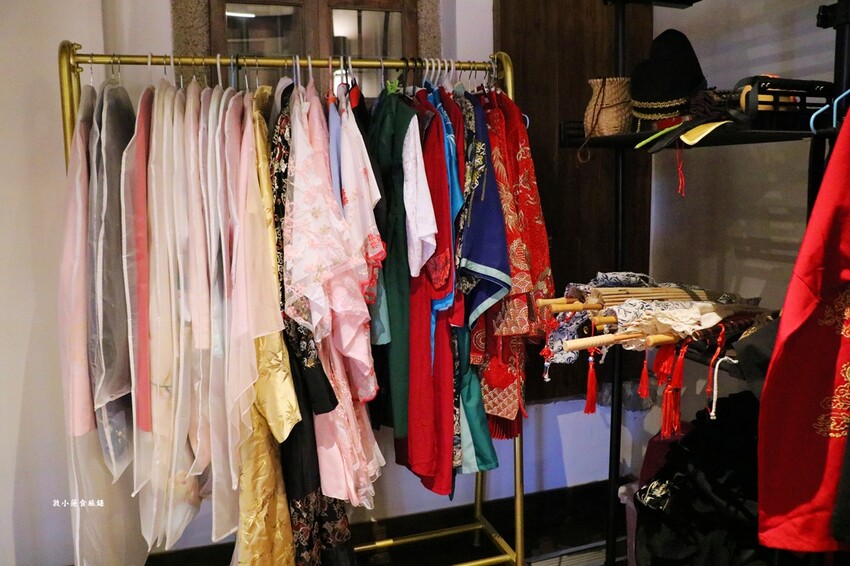 甄young服裝出租‧甄洋樓 旗袍體驗館金門另類旅遊玩法,穿著旗袍穿梭金門大街小巷 - 敦 小 蓮の食旅錄