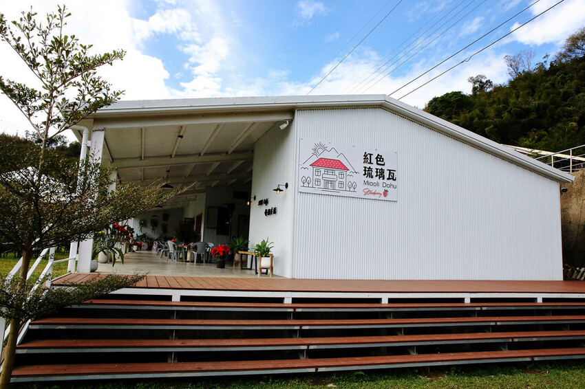 採草莓囉!苗栗大湖特色農場推薦,紅色琉璃瓦&SUHU Caf