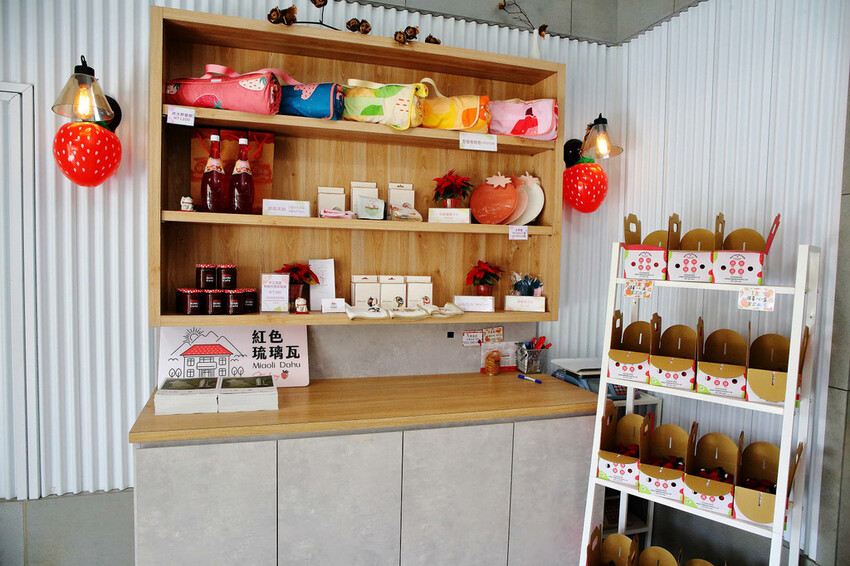 採草莓囉!苗栗大湖特色農場推薦,紅色琉璃瓦&SUHU Caf