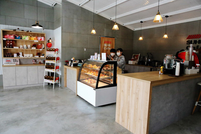 採草莓囉!苗栗大湖特色農場推薦,紅色琉璃瓦&SUHU Caf