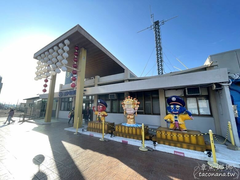 苗栗縣通霄鎮【苗栗景點】白沙屯車站 有媽祖保庇的車站,Q版媽祖敲可愛!有ubike租借站,暢玩各景點遊玩。一旁小公園還