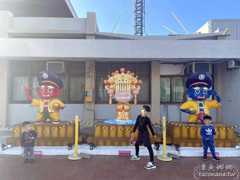 苗栗縣通霄鎮【苗栗景點】白沙屯車站 有媽祖保庇的車站,Q版媽祖敲可愛!有ubike租借站,暢玩各景點遊玩。一旁小公園還