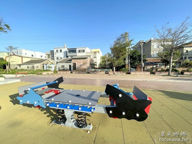 苗栗縣通霄鎮【苗栗景點】白沙屯車站 有媽祖保庇的車站,Q版媽祖敲可愛!有ubike租借站,暢玩各景點遊玩。一旁小公園還