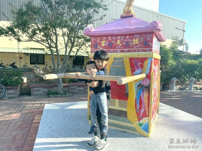 苗栗縣通霄鎮【苗栗景點】白沙屯車站 有媽祖保庇的車站,Q版媽祖敲可愛!有ubike租借站,暢玩各景點遊玩。一旁小公園還