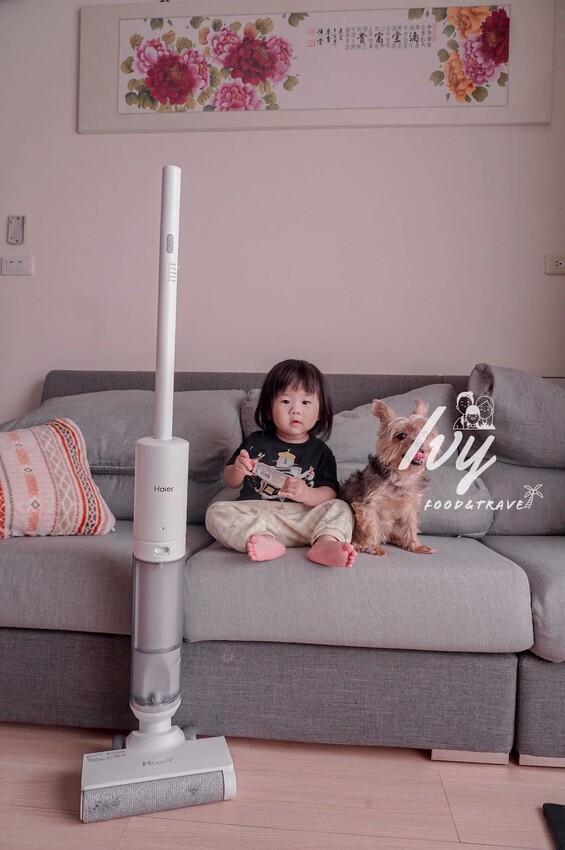 Haier海爾智慧洗地機W3 |最輕型洗地機推薦,同時吸拖還能自動清洗,加上獨創滾刷設計讓毛髮不纏繞,有小孩、毛孩家庭必備清潔神器! - 艾薇覓食趣