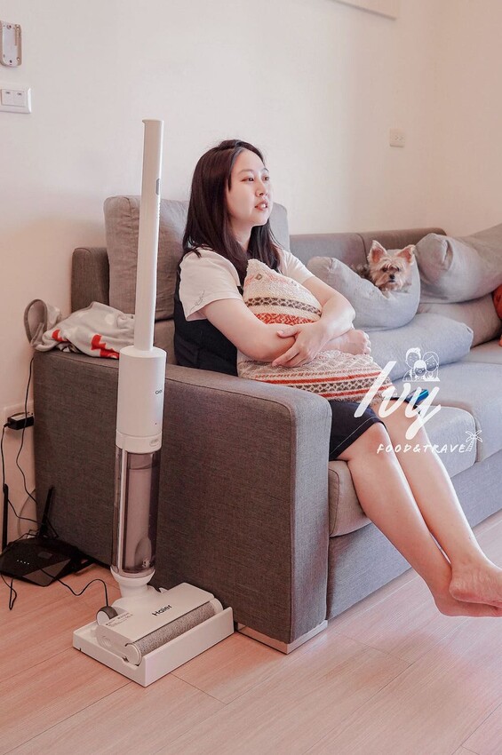 Haier海爾智慧洗地機W3 |最輕型洗地機推薦,同時吸拖還能自動清洗,加上獨創滾刷設計讓毛髮不纏繞,有小孩、毛孩家庭必備清潔神器! - 艾薇覓食趣